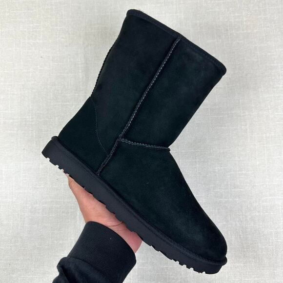 ? UGG Classic Short Boot \